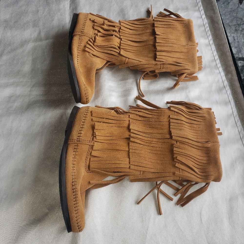 MINNETONKA 3-Layer Fringe Boots - Picture 8 of 8